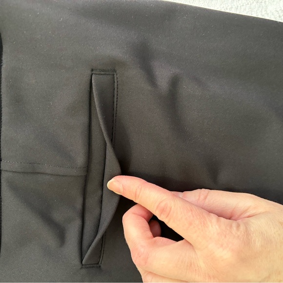 NWT Lululemon Tapered-Leg Mid-Rise Crop 25” Luxtreme Women’s Black Small Pants - Picture 6 of 14